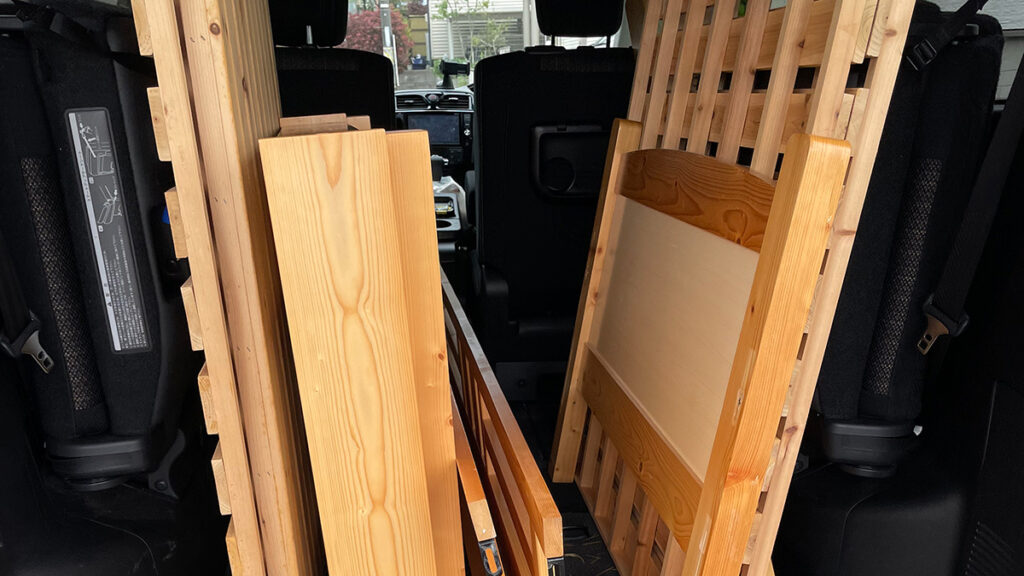車に積んでいるベッド